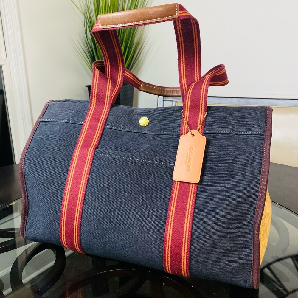 COACH Spin Tote 42 Signature Jacquard in Black/Red - Picture 4 of 12